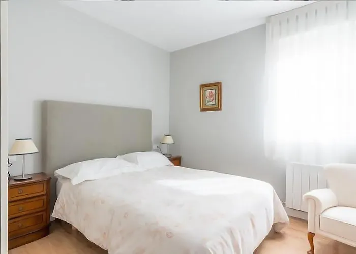 Cosy Apartment Areeta Station Las Arenas Getxo
