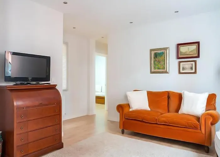 Cosy Apartment Areeta Station Las Arenas Getxo
